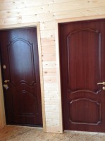 Обналичка межкомнатных дверей в деревянном доме